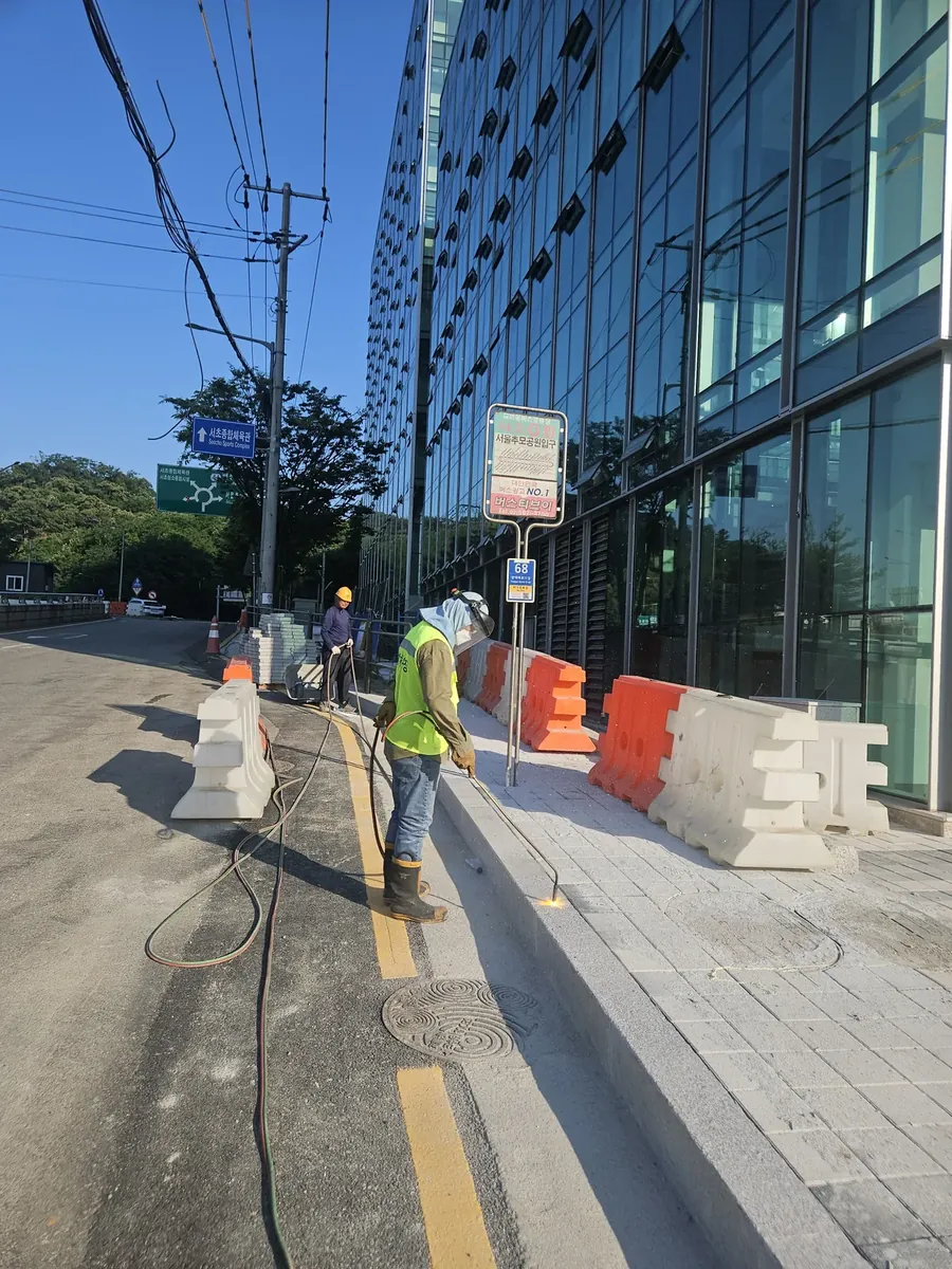 강남 데이터센터 — 화강석미끄럼방지 관련 시공 사례